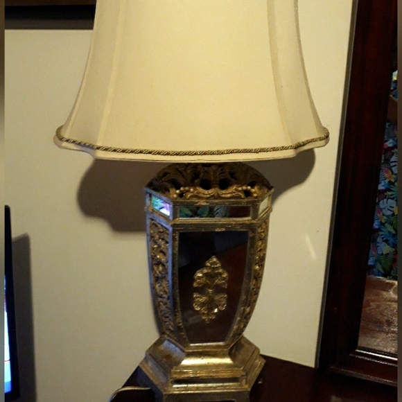 Beautiful Lamp with glass face designed with matching lamp shade. - Picture 1 of 4